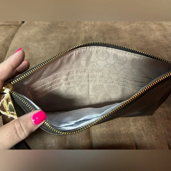 Michael Kors Rhea Large Wristlet/Clutch NWT